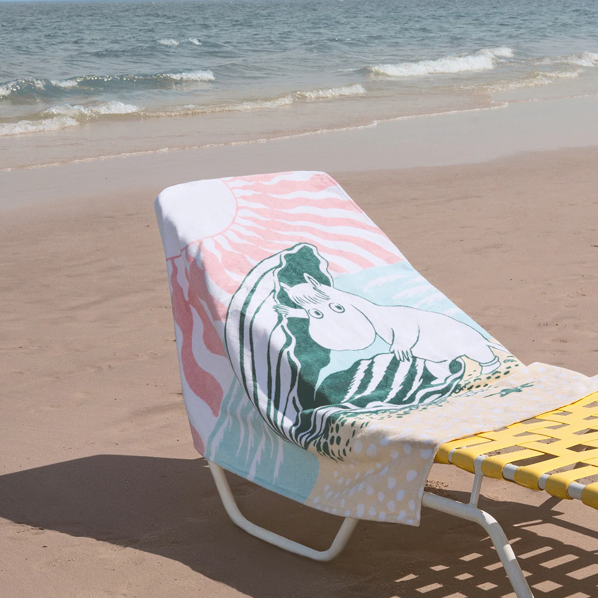 Arabia Moomin Beach Day Beach Towel - Image 2