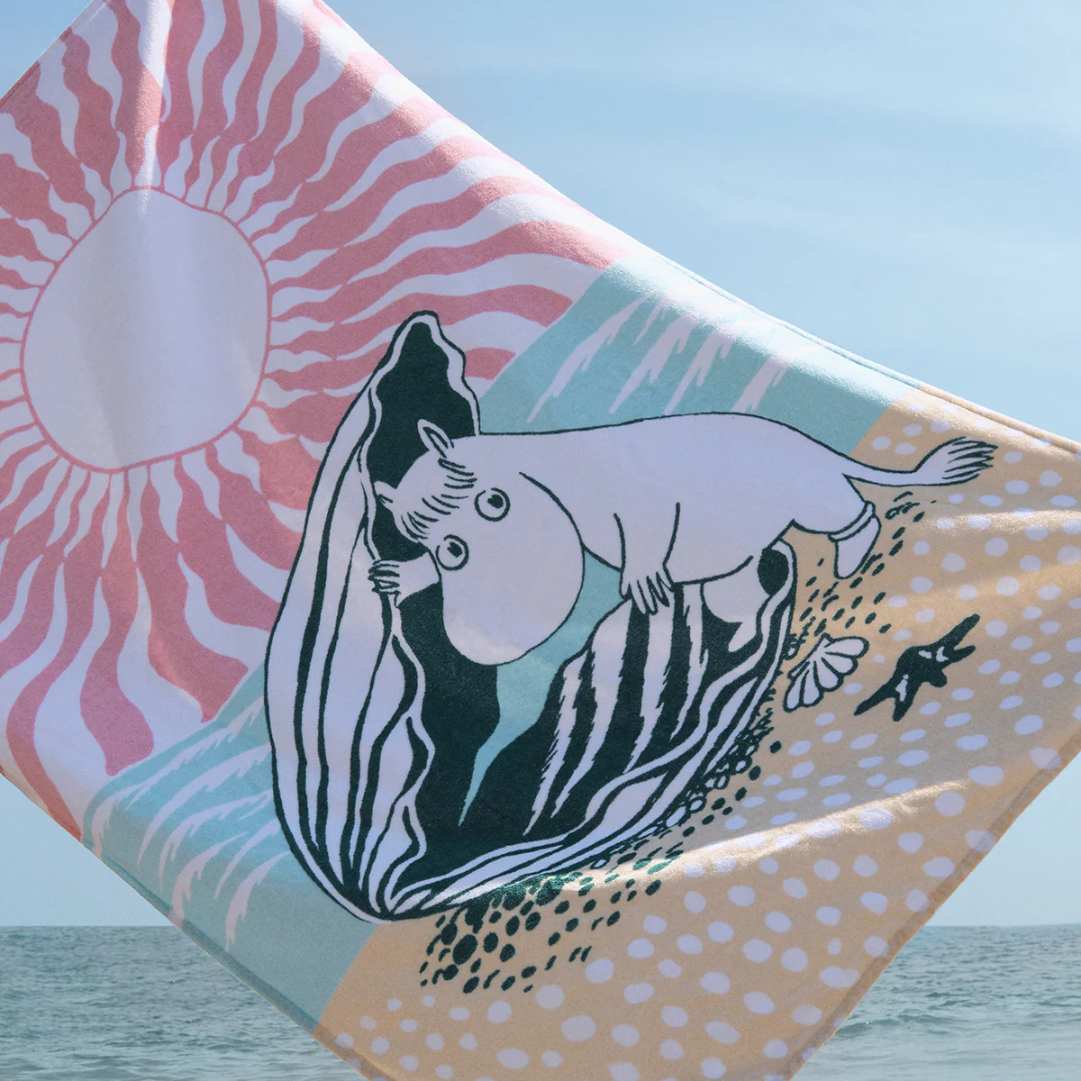 Arabia Moomin Beach Day Beach Towel - Image 3
