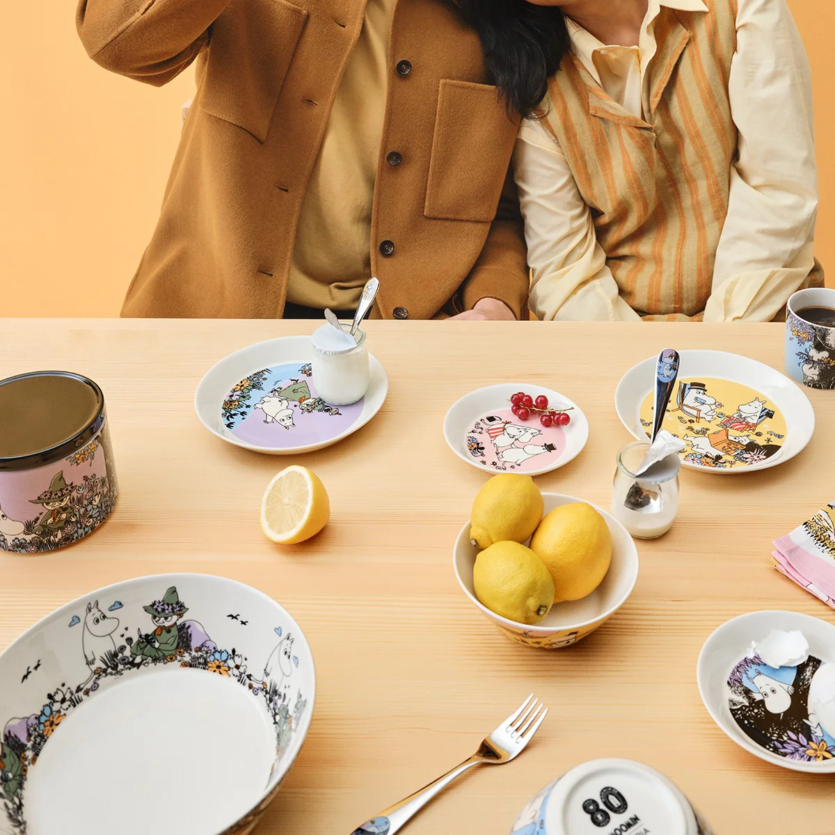 Arabia Moomin Friends Forever Serving Bowl - Image 5
