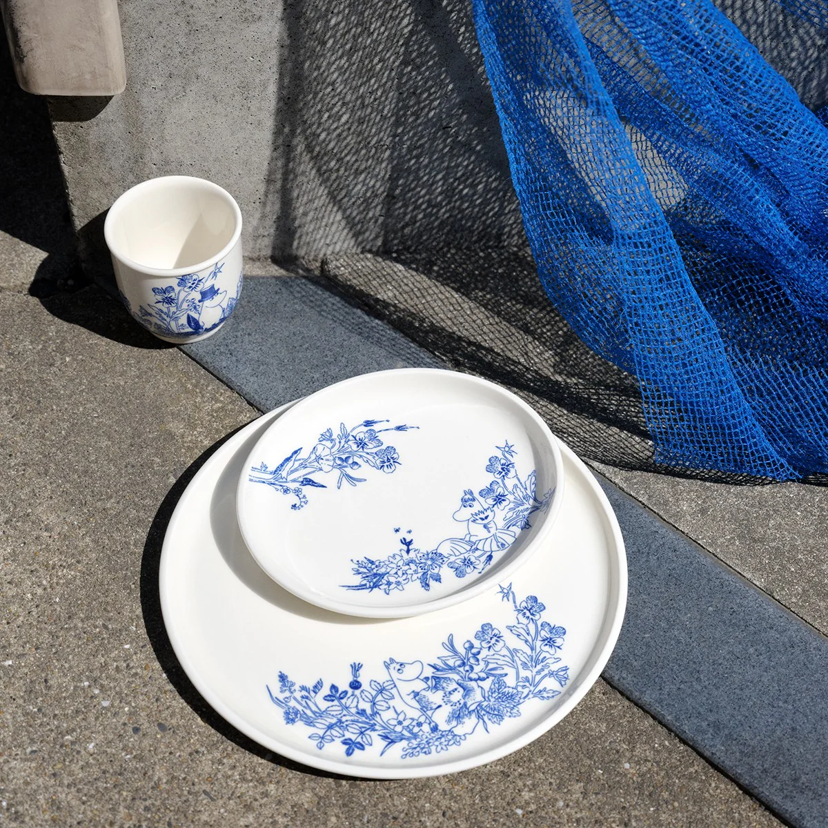 Arabia Moomin Haru White / Blue Dinner Plate - Image 4