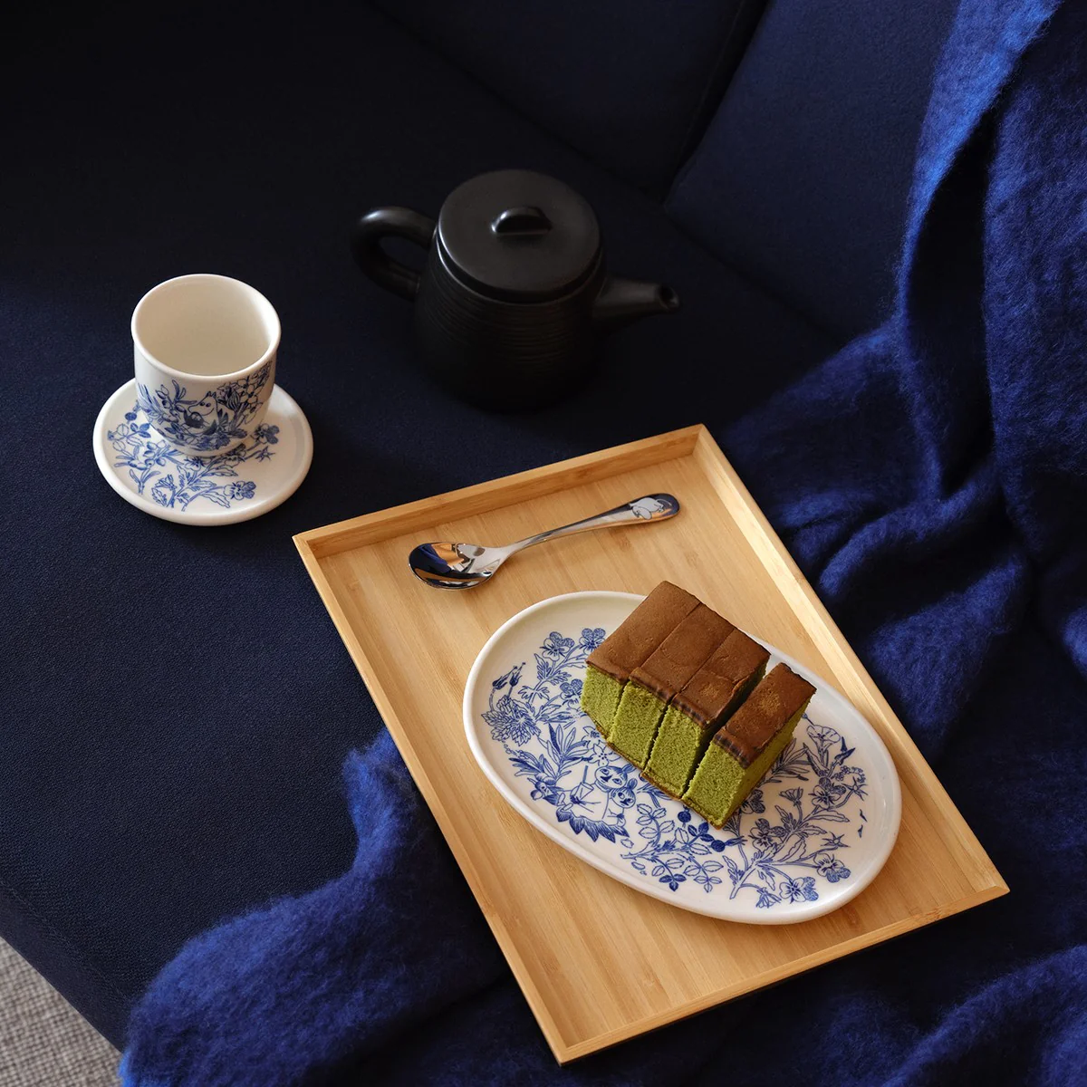 Arabia Moomin Haru White / Blue Serving Plate - Image 5