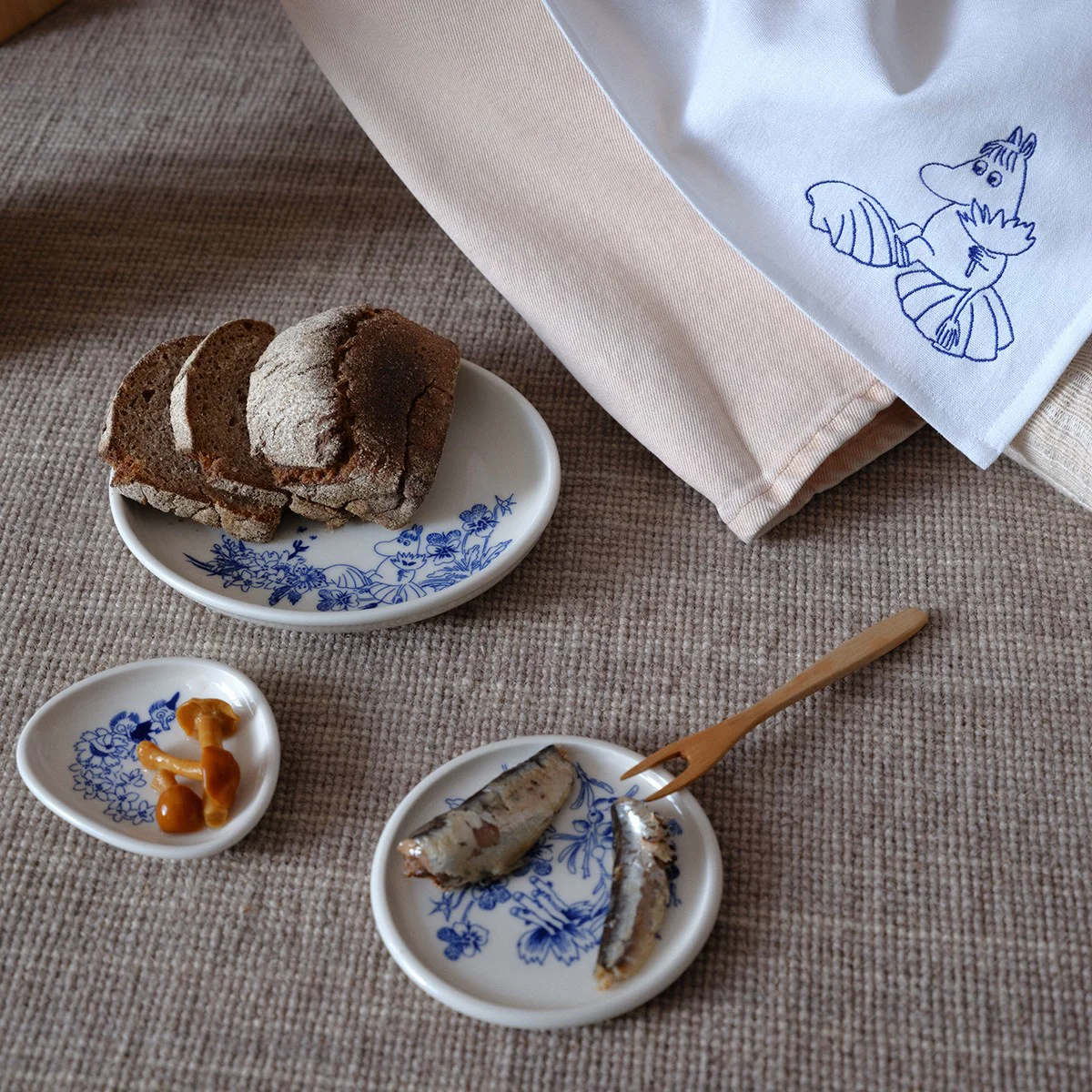 Arabia Moomin Haru White / Blue Snack Plate - Image 5