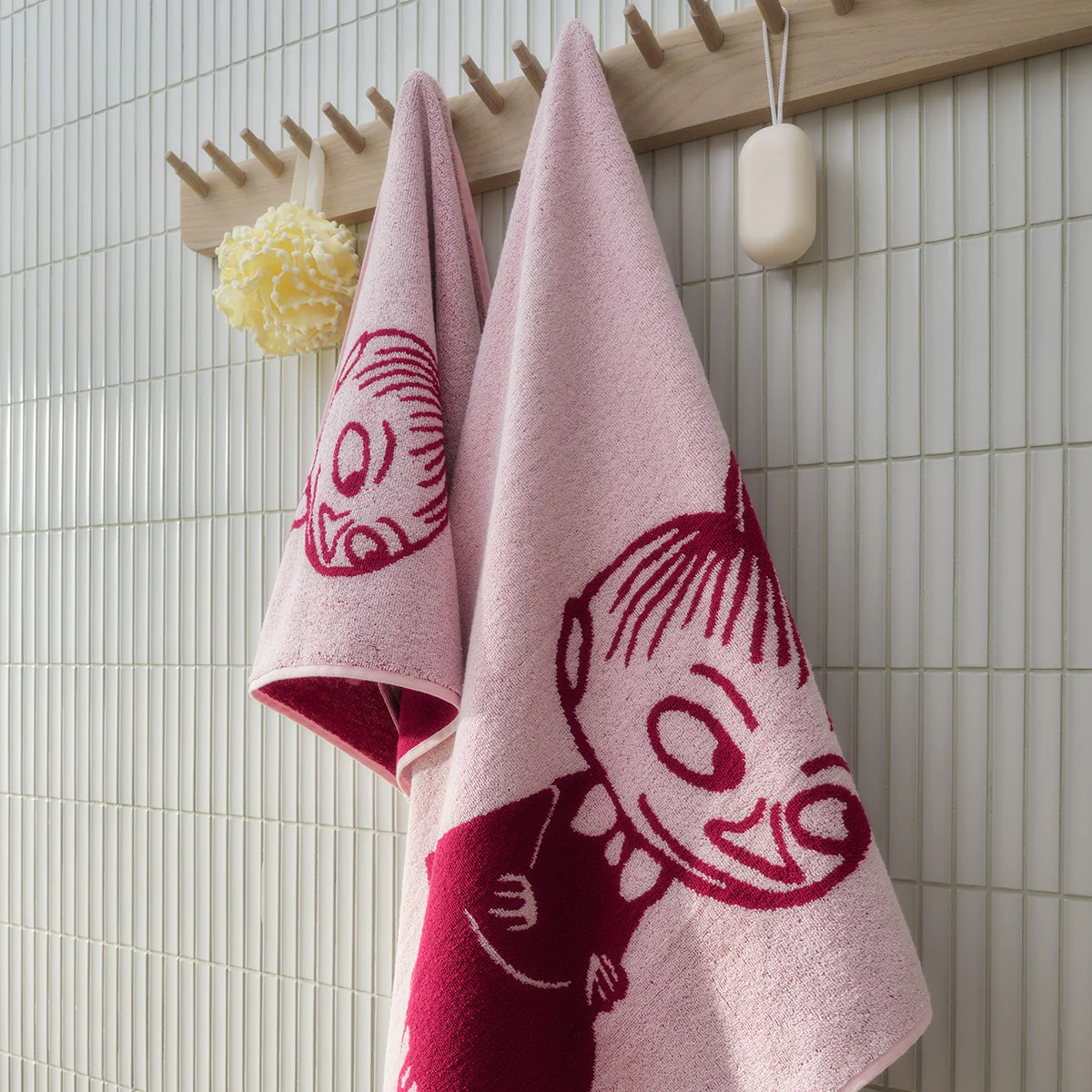 Arabia Moomin Little My Pink / Dark Red Bath Towel - Image 2