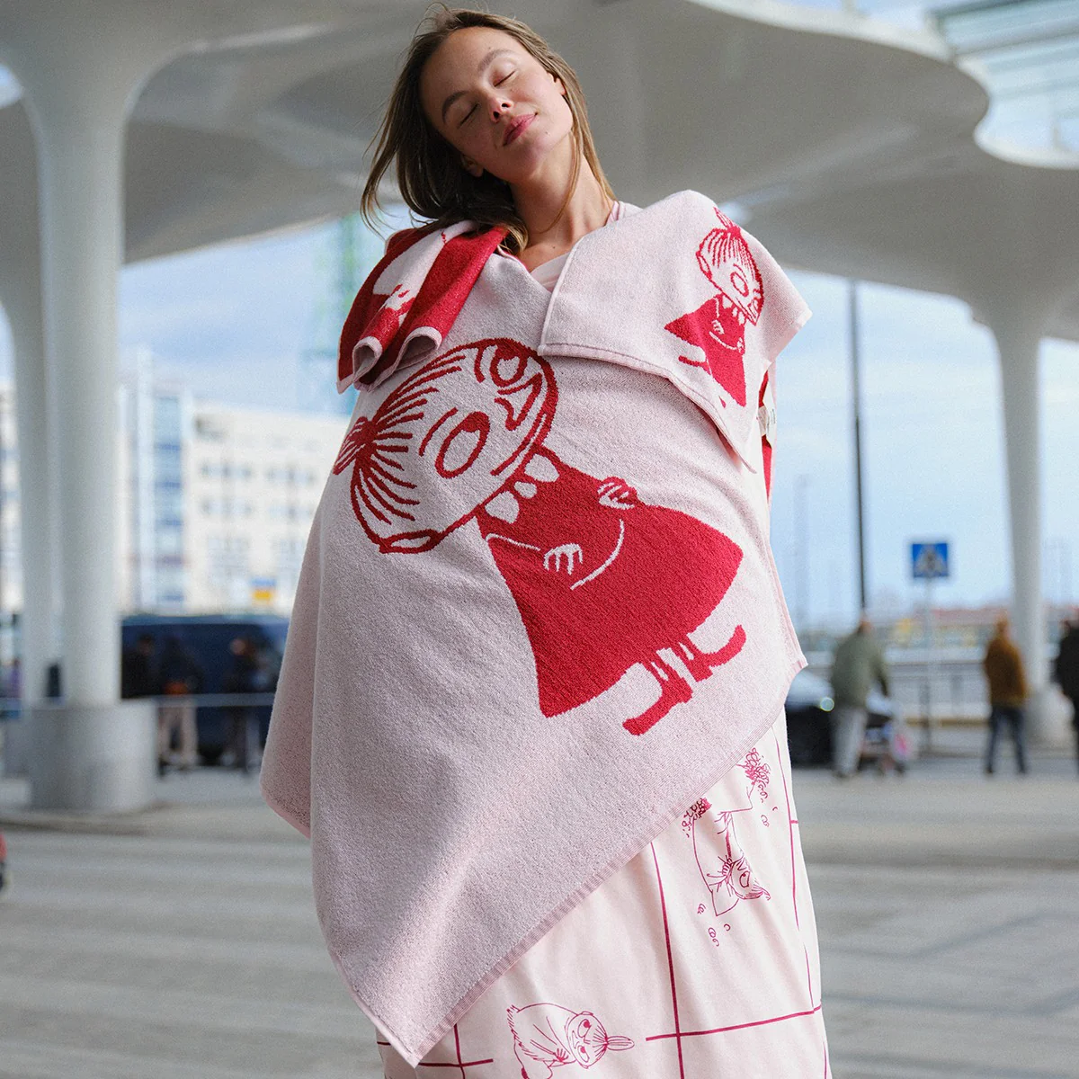 Arabia Moomin Little My Pink / Dark Red Bath Towel - Image 3