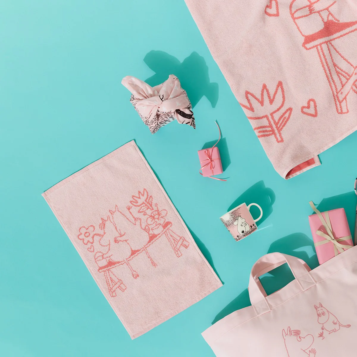 Arabia Moomin Love Pink Guest Towel - Image 2