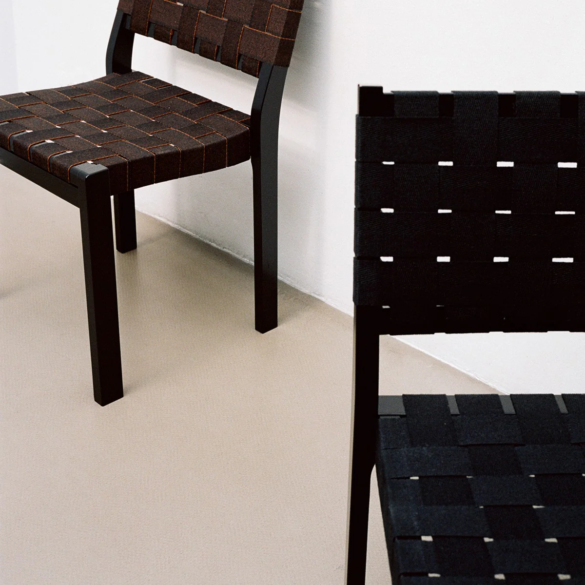 Artek Alvar Aalto 611 Chair - Black Lacquered - Image 5