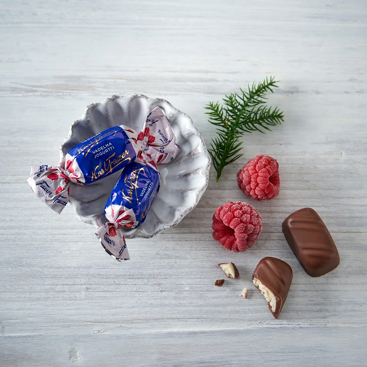 Fazer Raspberry Yogurt in Milk Chocolate Box - 8.8 oz - Image 3