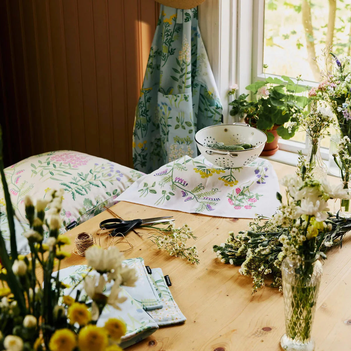 Finlayson Joutomaa Off White / Green / Purple Tea Towel - Image 3