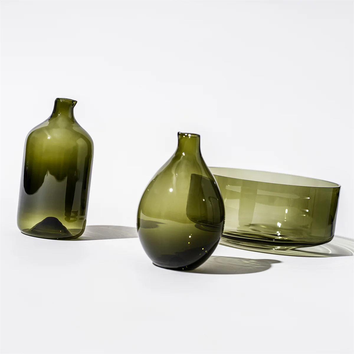 iittala Moss Green Round Bird Bottle - Image 2