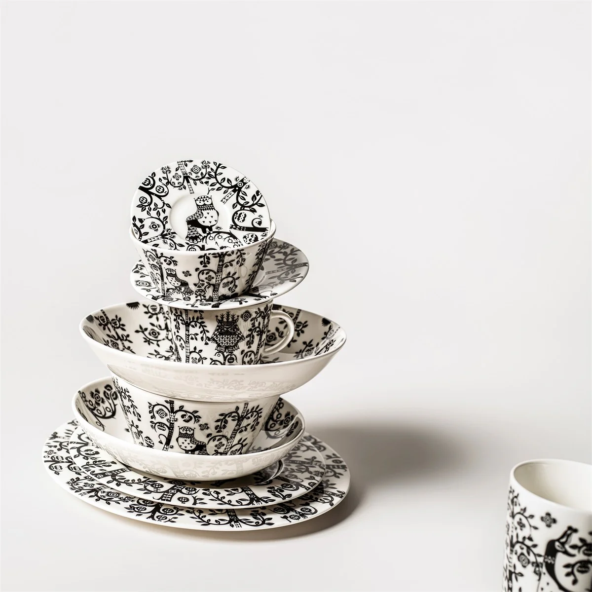 iittala Taika White / Black Dinner Plate - 10-1/2" - Image 2