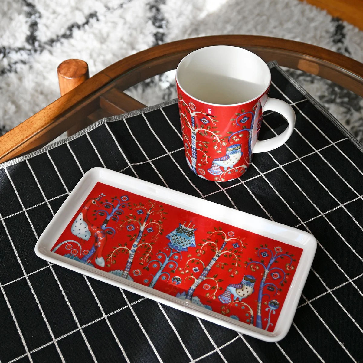 iittala Taika Red Rectangle Plate - Image 3