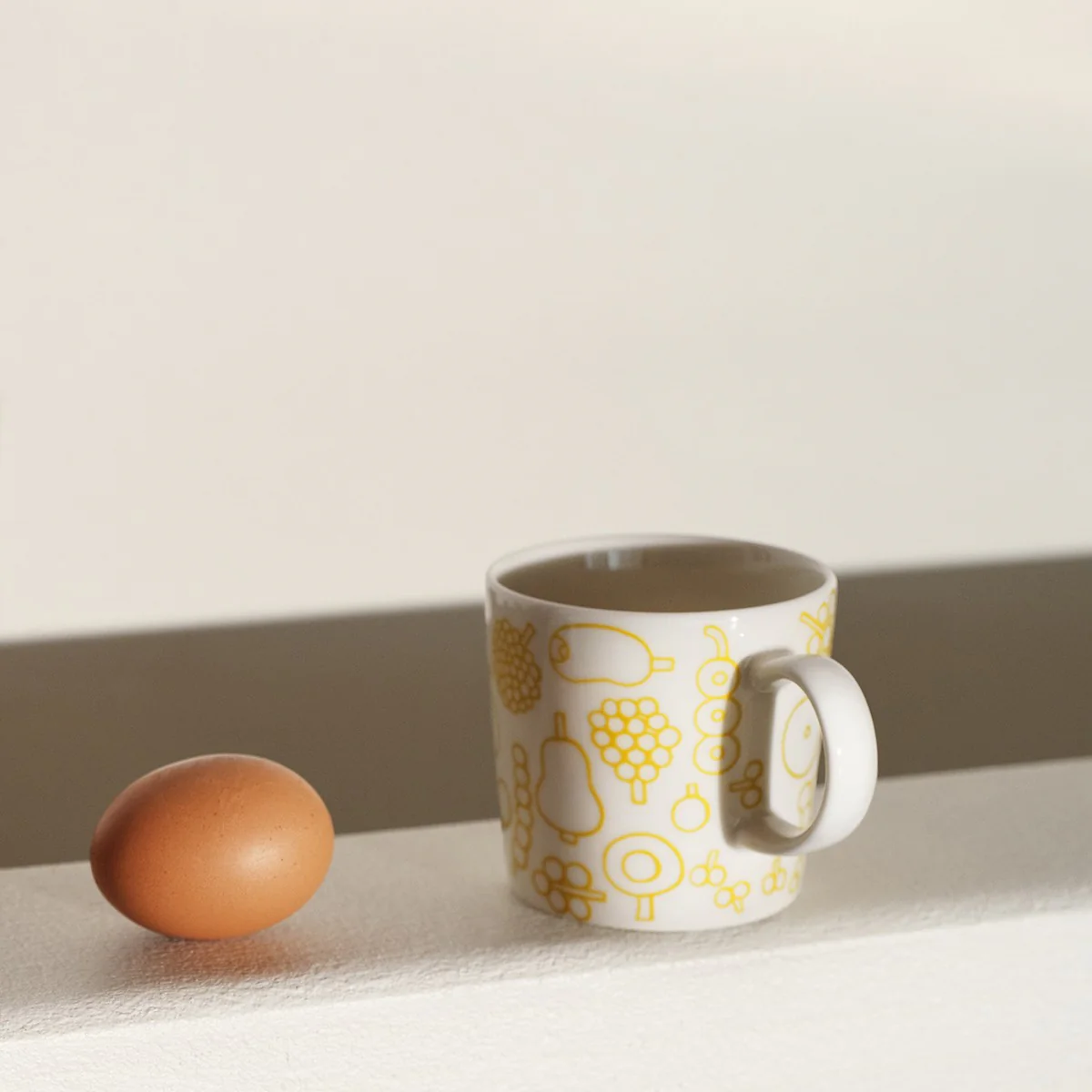 iittala Toikka Frutta White / Yellow Mug - Image 2
