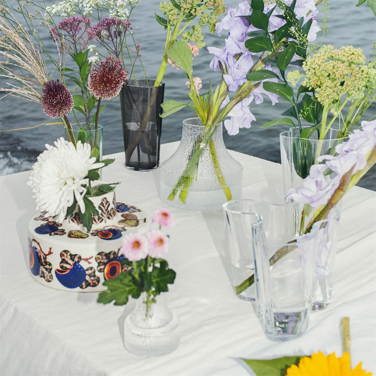 iittala Ultima Thule Glass Vase - 7-1/2" - Image 4