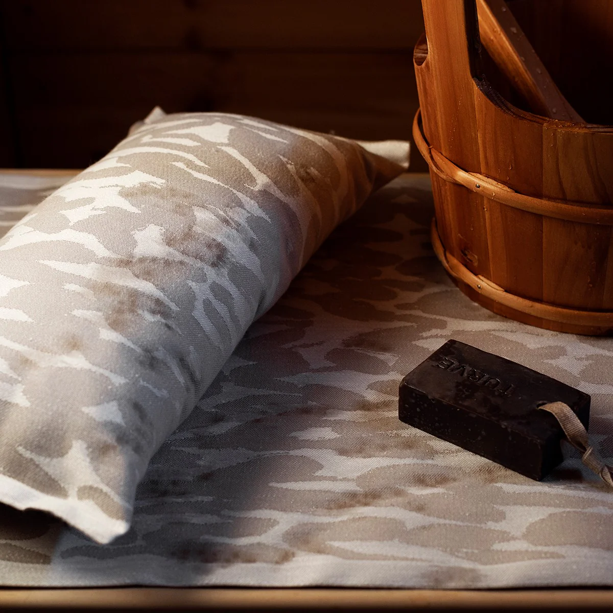 Lapuan Kankurit Jakala Linen / White Sauna Seat Cover - Image 2