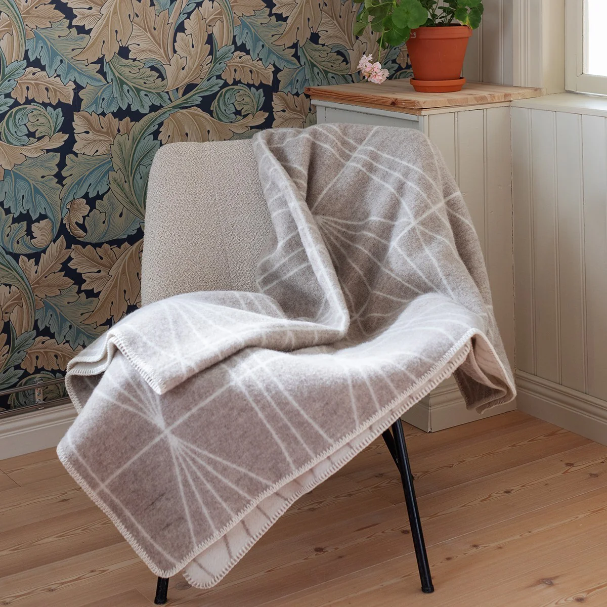 Lapuan Kankurit Kehra Beige / White Wool Throw Blanket - Image 2