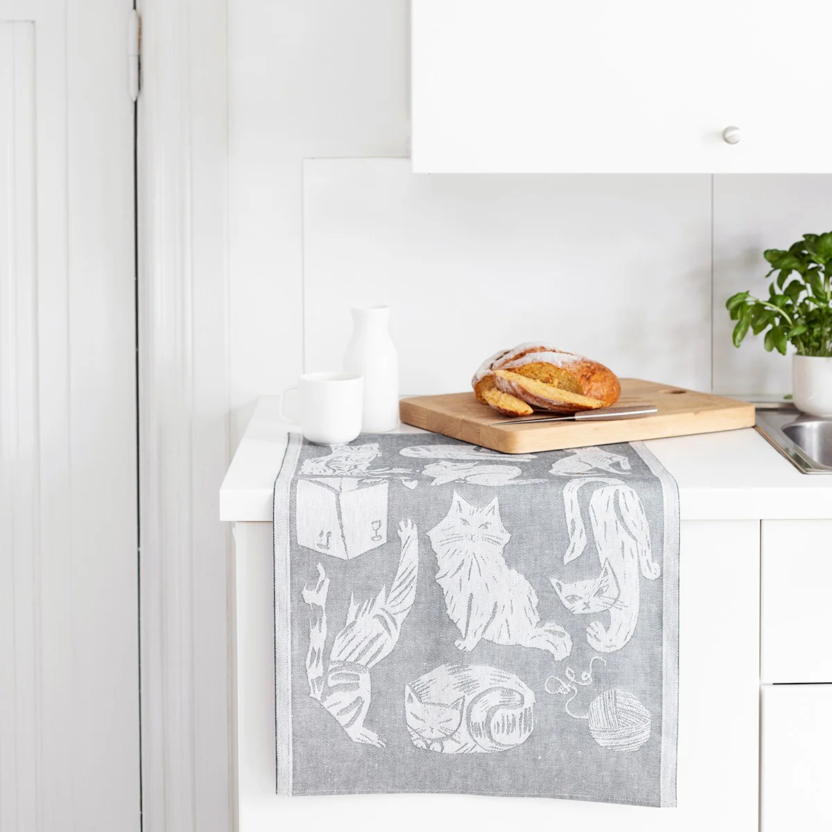 Lapuan Kankurit Kissanpaivat Dark Grey / White Tea Towel - Image 2