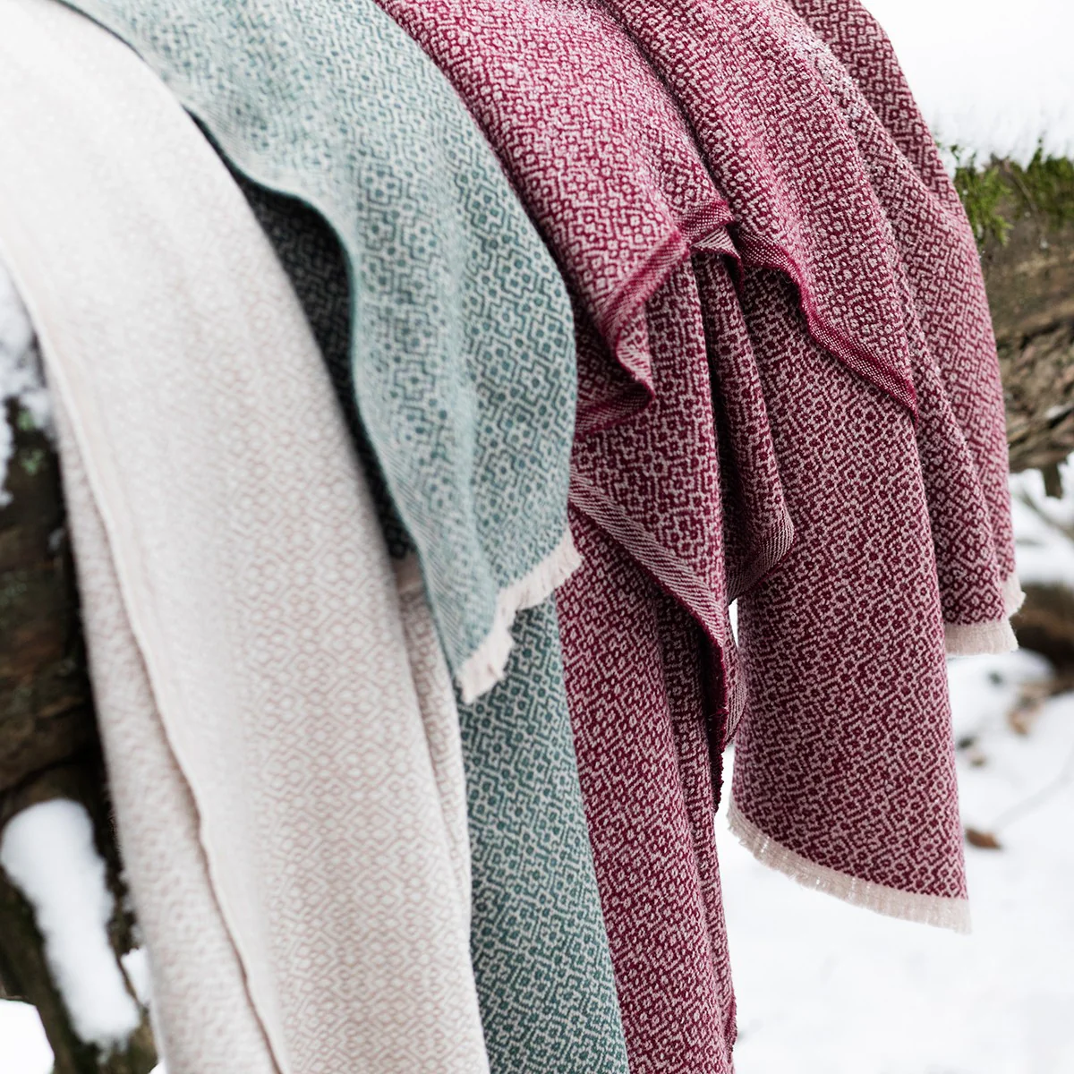 Lapuan Kankurit Koli Bordeaux Blanket - Image 5