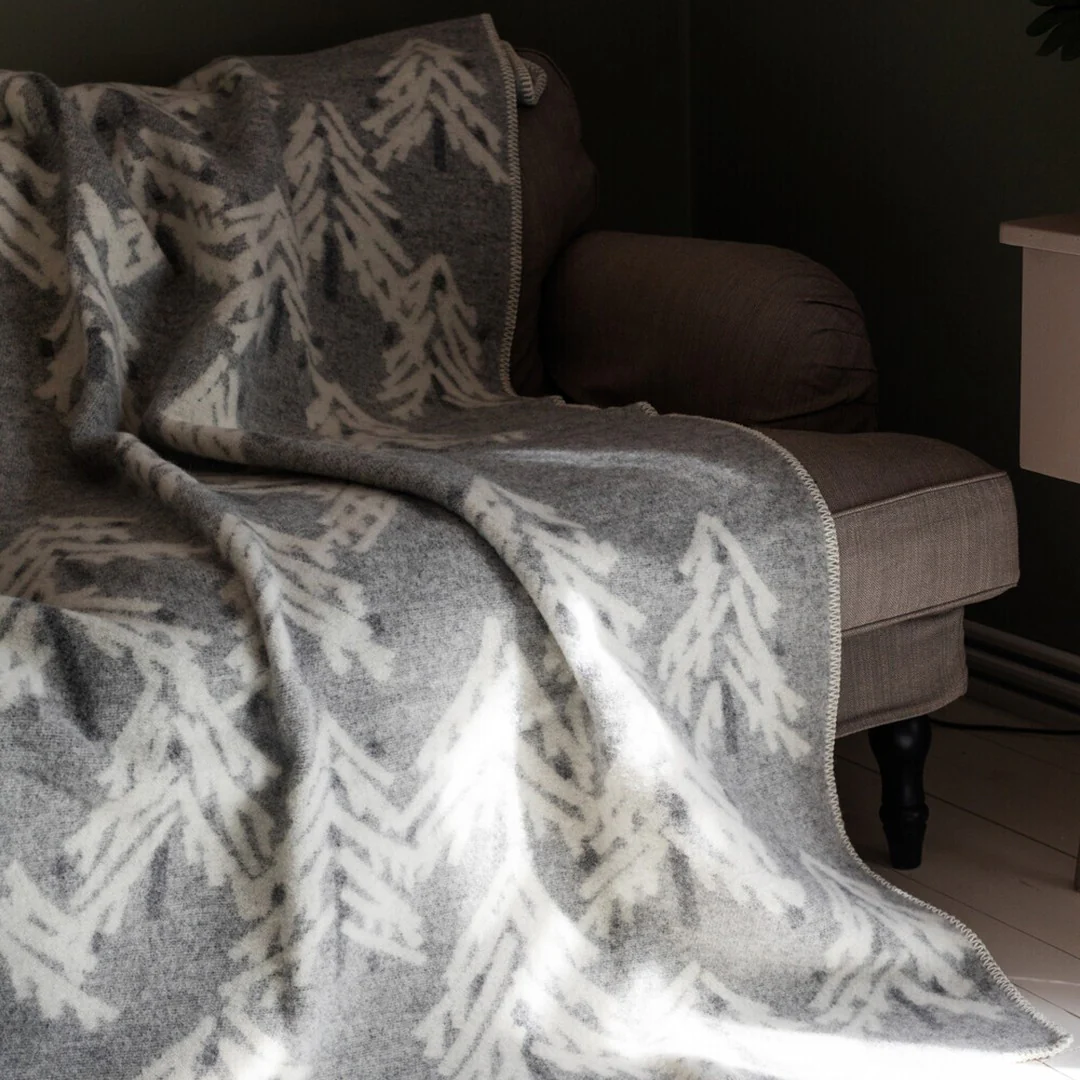 Lapuan Kankurit Kuusi Light Grey / White Wool Throw Blanket - Image 3