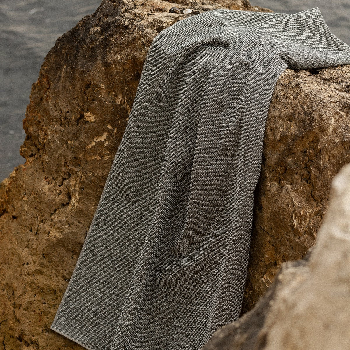 Lapuan Kankurit Meri Black Sauna Bath Towel - Image 2