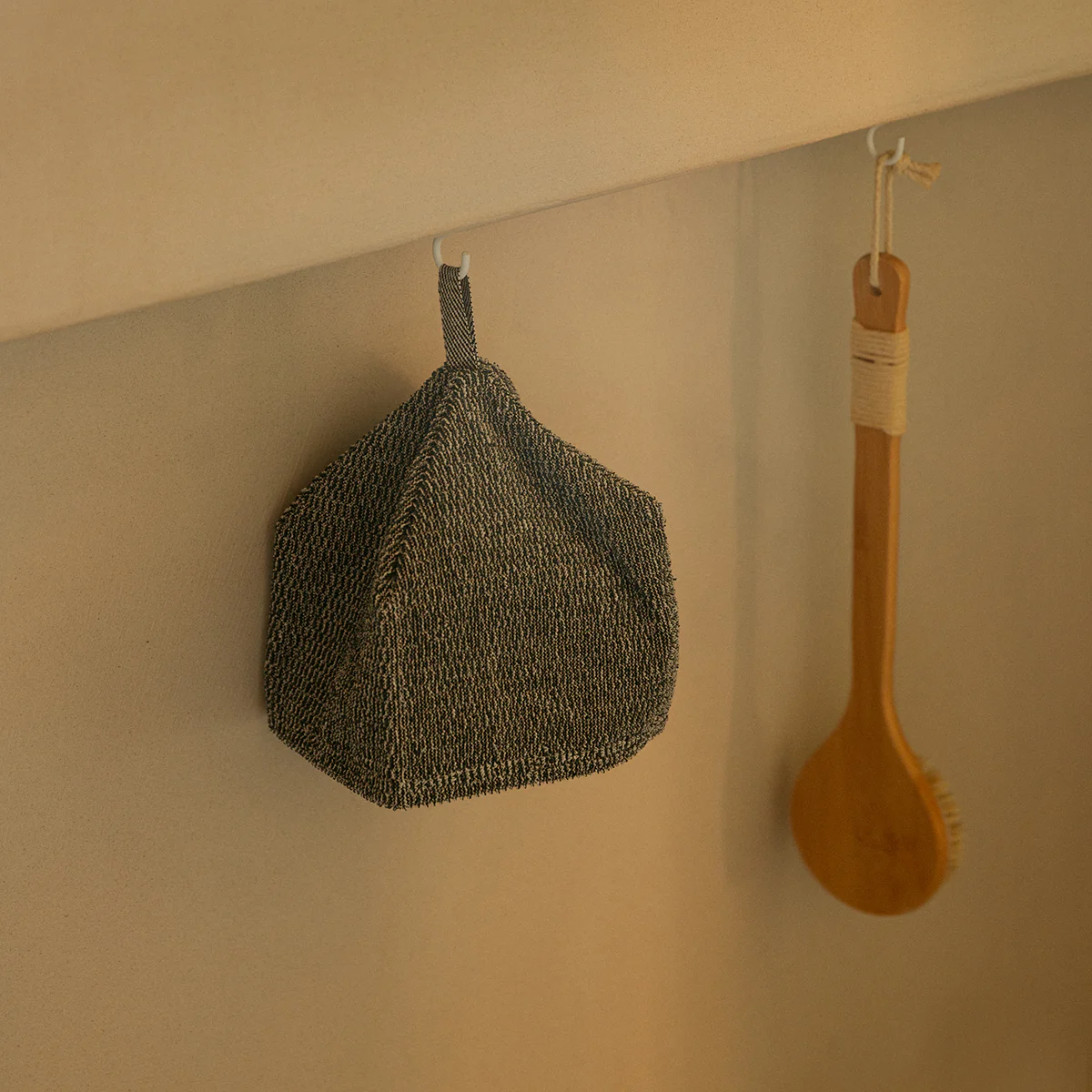 Lapuan Kankurit Meri White / Black Sauna Hat - Image 3