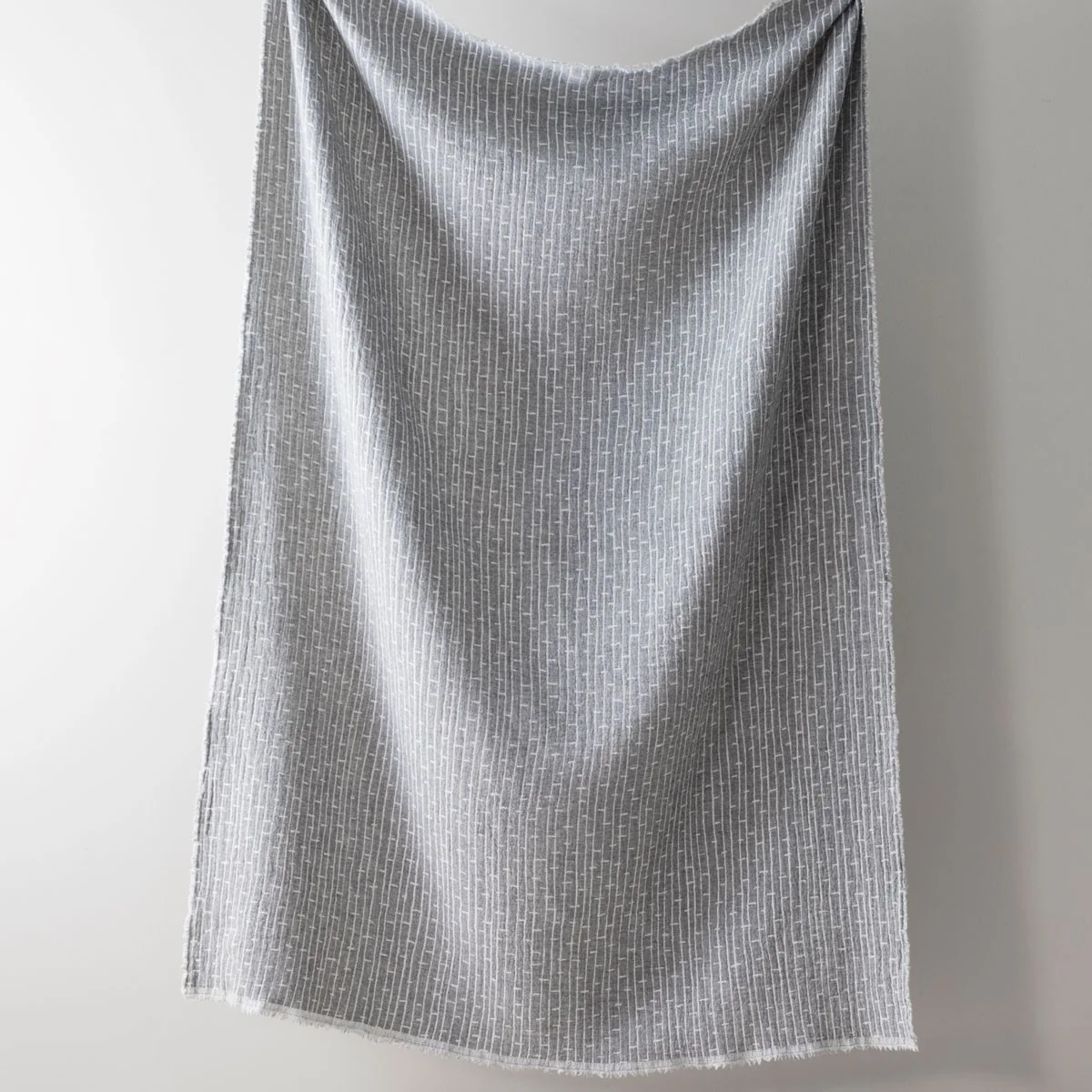 Lapuan Kankurit Metsa Light Grey Blanket - Image 3