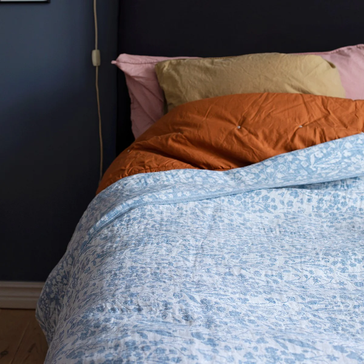 Lapuan Kankurit Niitty Blue Linen Blanket / Tablecloth - Image 3