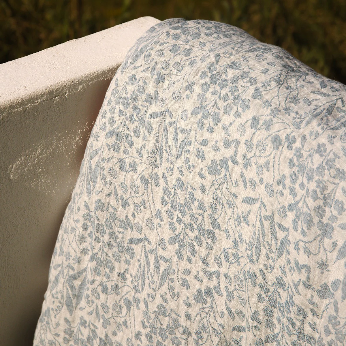 Lapuan Kankurit Niitty Blue Linen Blanket / Tablecloth - Image 4