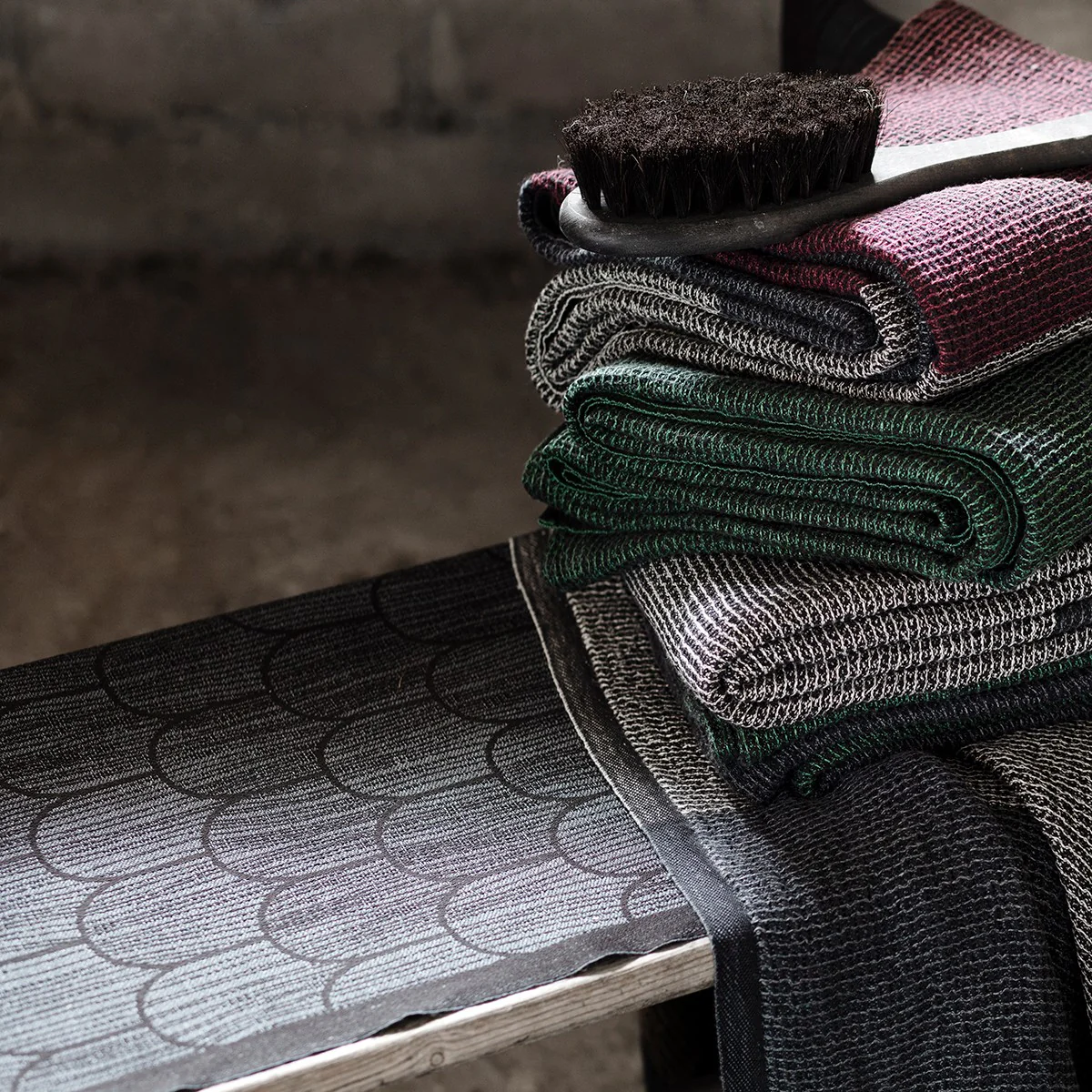 Lapuan Kankurit Paanu Graphite Sauna Seat Cover - Image 2