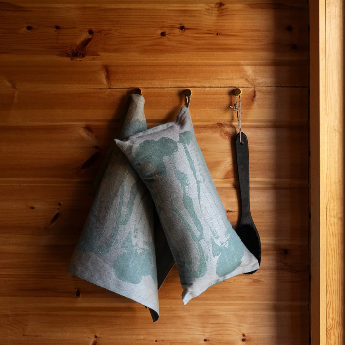 Lapuan Kankurit Savu Beige / Green Sauna Pillow - Image 3