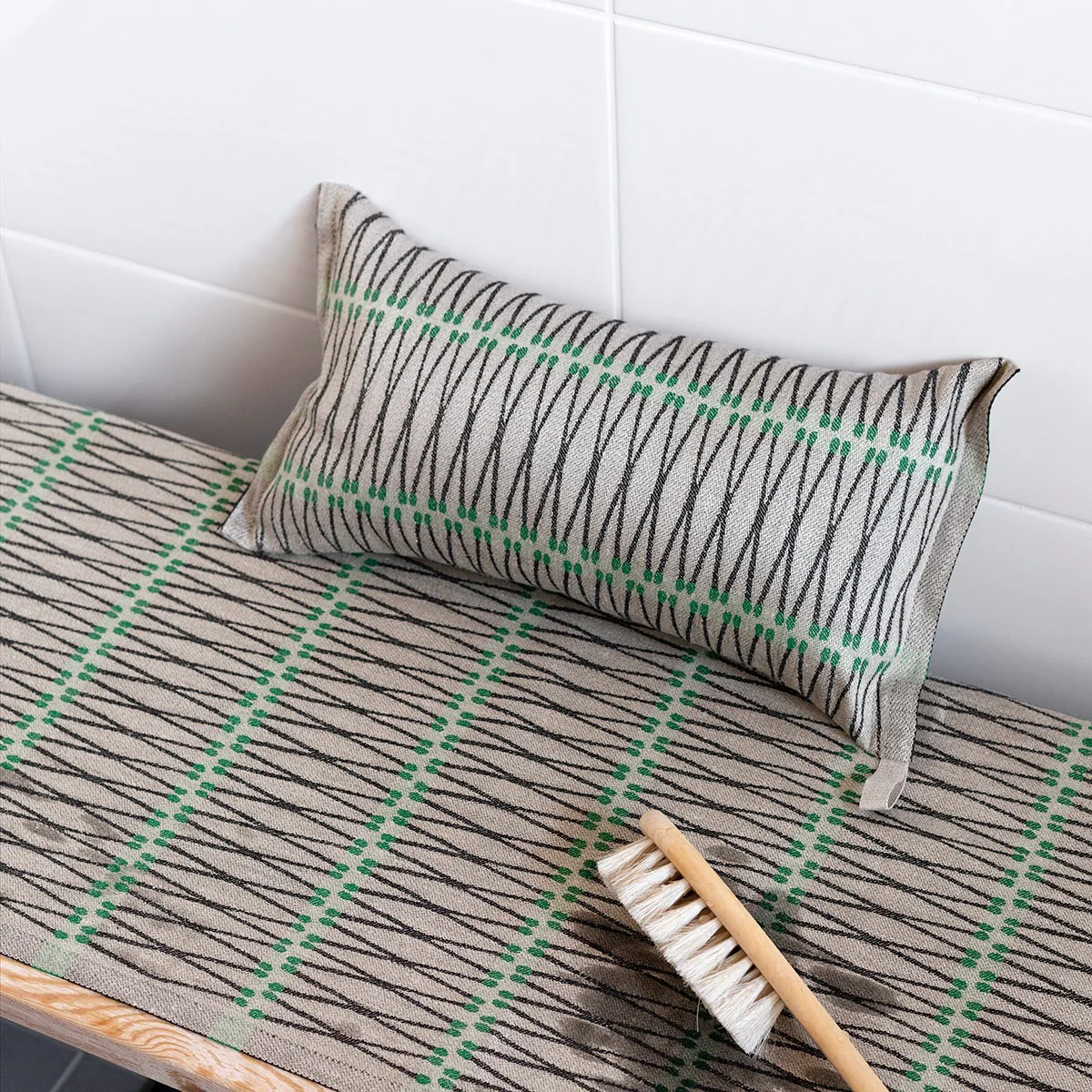 Lapuan Kankurit Tulitikku Taupe / Black / Green Sauna Bench Cover - Image 2