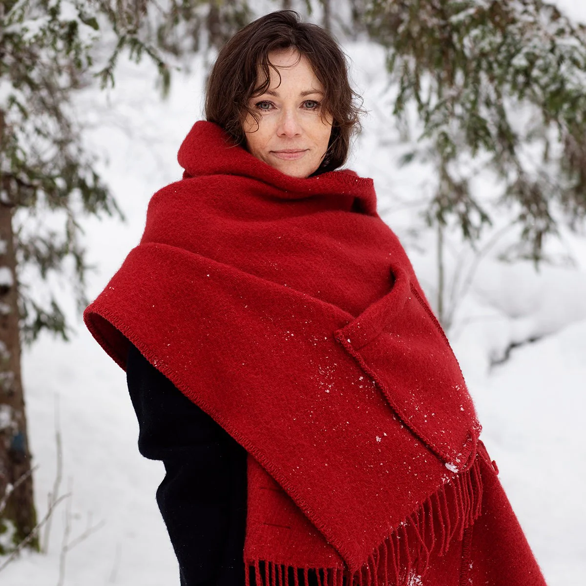 Lapuan Kankurit Uni Dark Red Wool Pocket Shawl - Image 2