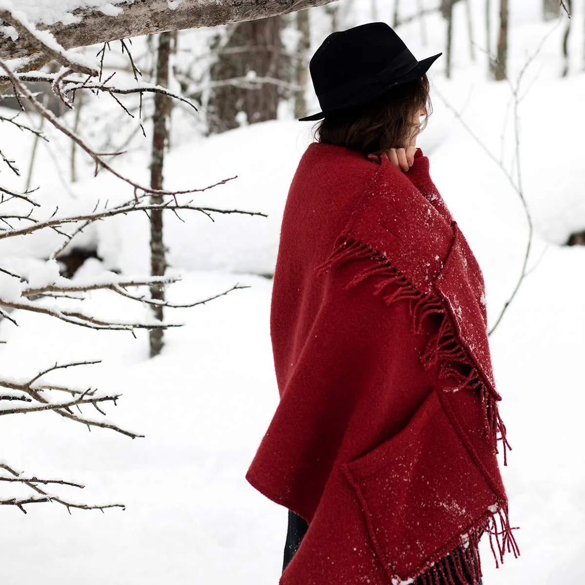 Lapuan Kankurit Uni Dark Red Wool Pocket Shawl - Image 3