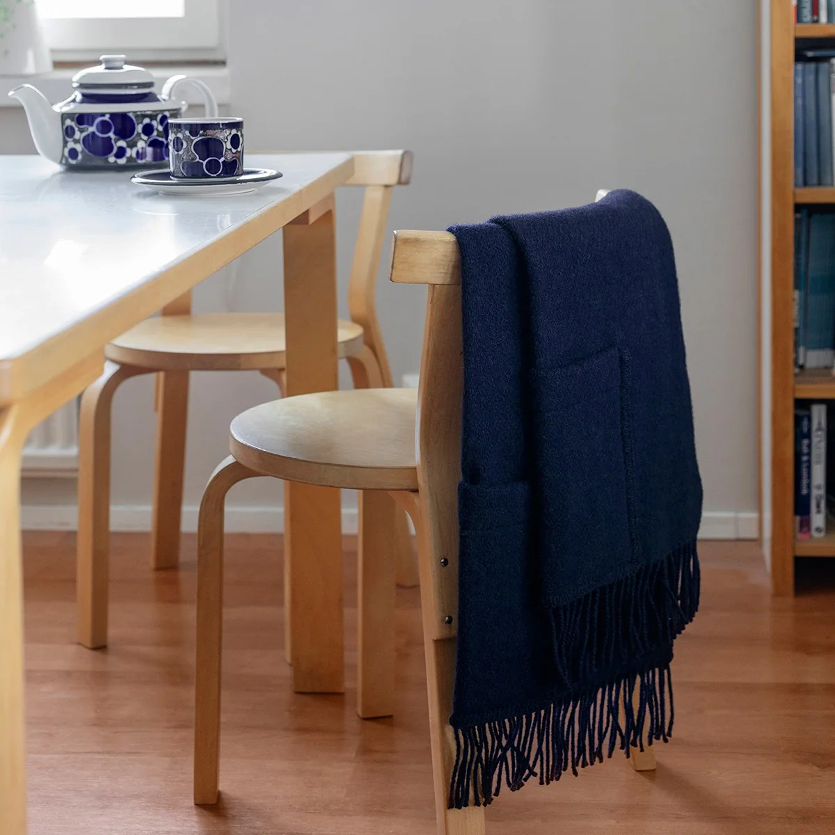 Lapuan Kankurit Uni Midnight Blue Wool Pocket Shawl - Image 3