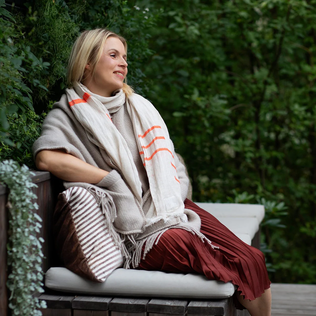 Lapuan Kankurit Usva Beige / Orange Scarf - Image 3