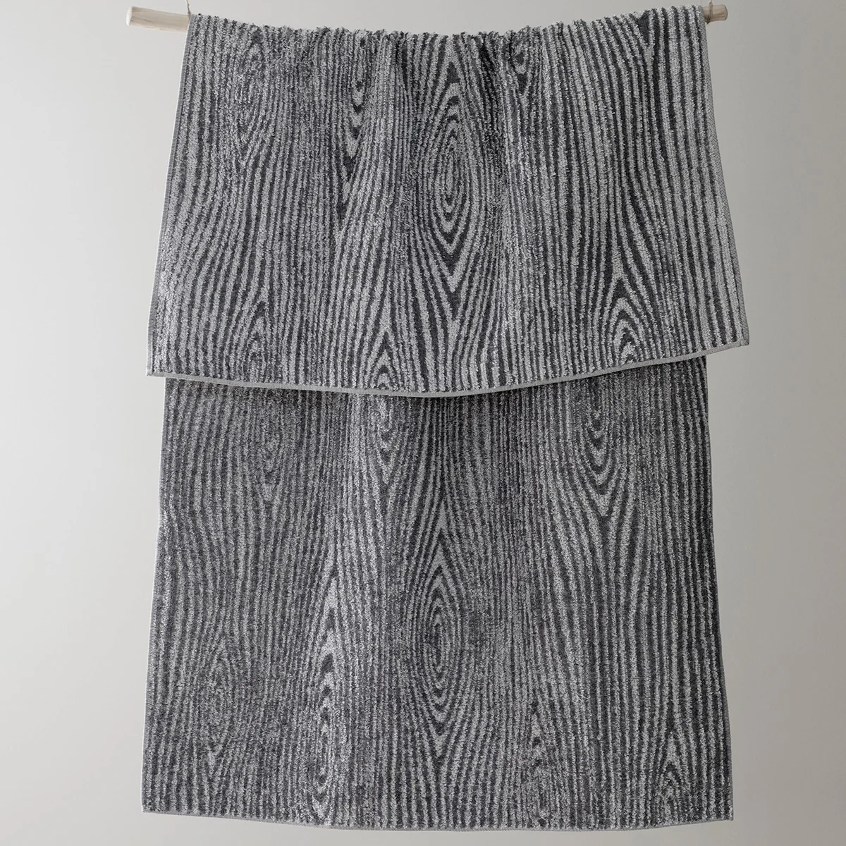 Lapuan Kankurit Viilu Black Sauna & Bath Towel - Image 3