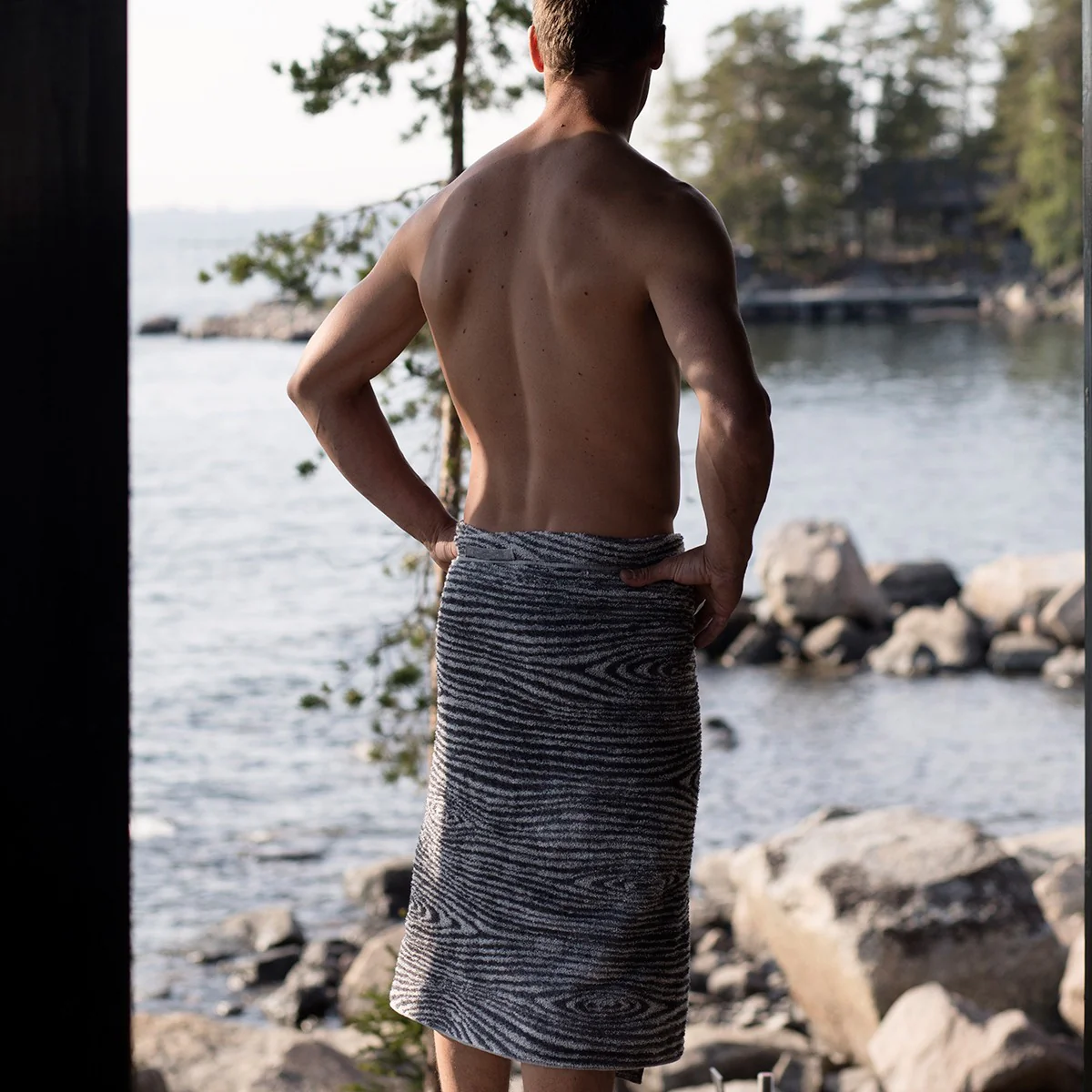 Lapuan Kankurit Viilu Black Sauna & Bath Towel - Image 5