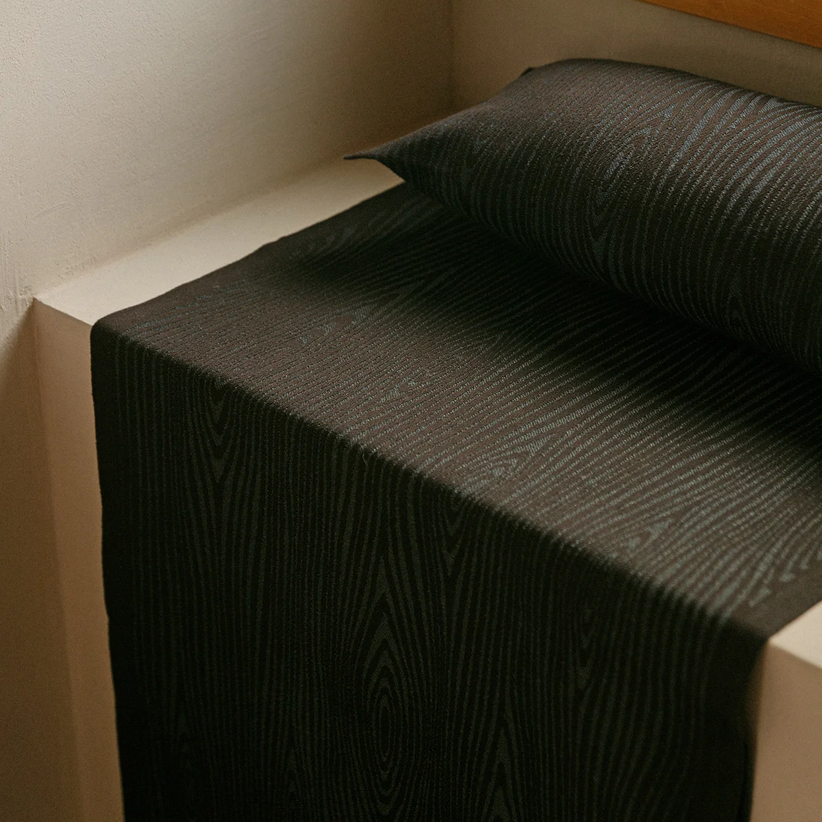 Lapuan Kankurit Viilu Black / Dark Blue Sauna Pillow - Image 3