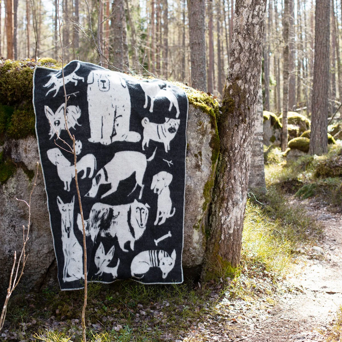 Lapuan Kankurit Koirapuisto Black Wool Blanket - Image 2