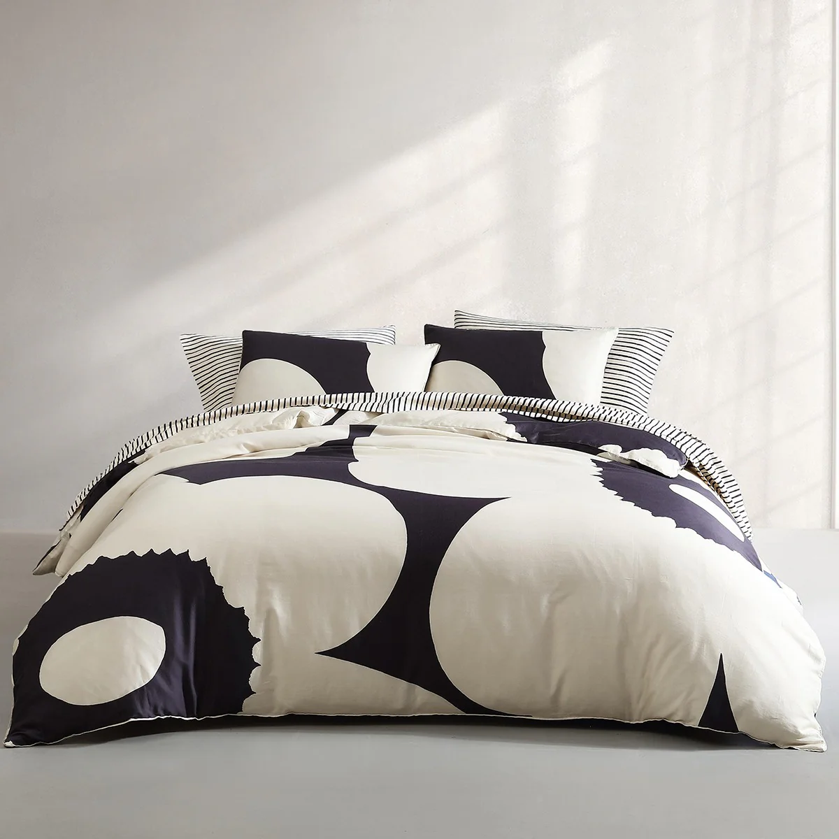 Marimekko Iso Unikko Off White / Charcoal Full / Queen Duvet Cover Set - Image 4