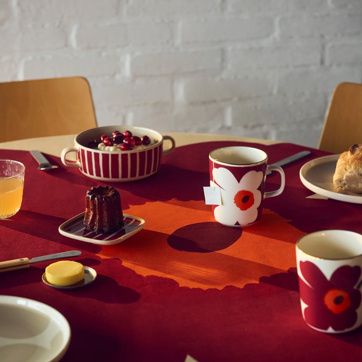 Marimekko Juhla Unikko Dark Red / White / Gold Mug Set - Image 3