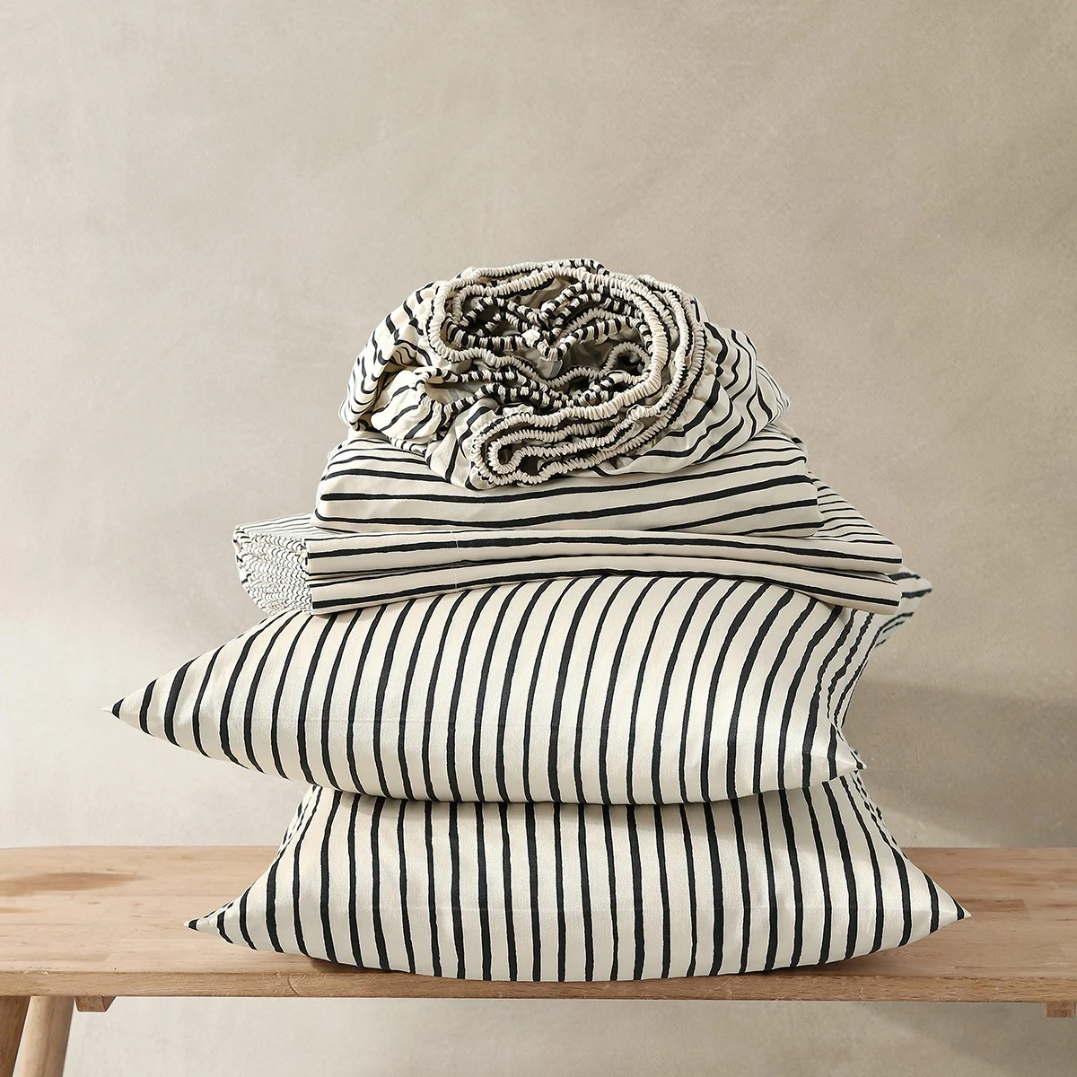 Marimekko Piccolo Off White / Charcoal King Sheet Set - Image 4