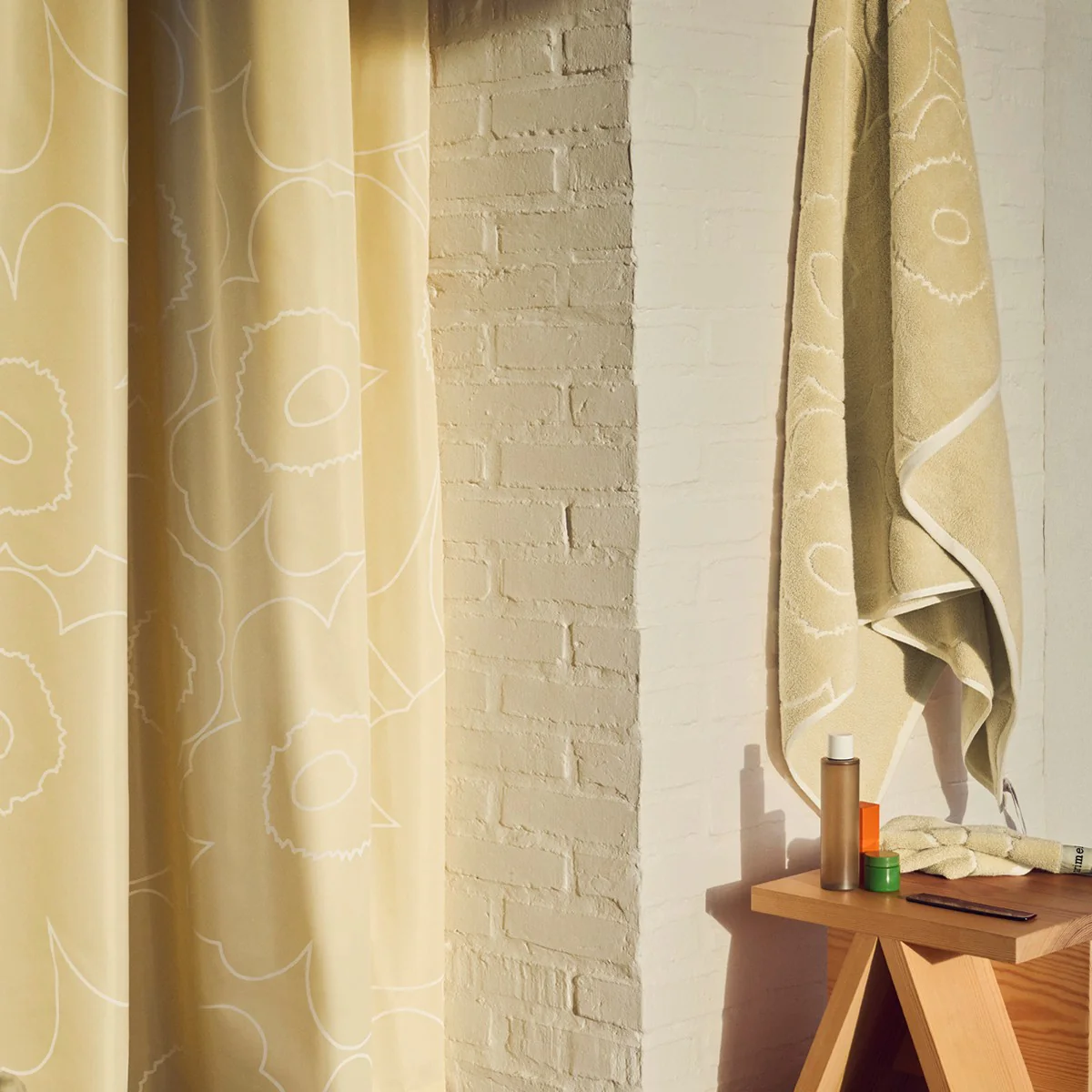 Marimekko Piirto Unikko Straw / Off White Bath Towel - Image 2