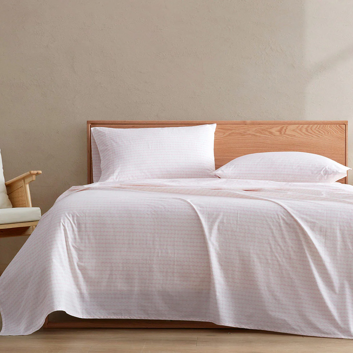 Marimekko Pikku Rasymatto Light Pink / Off White Queen Sheet Set - Image 2