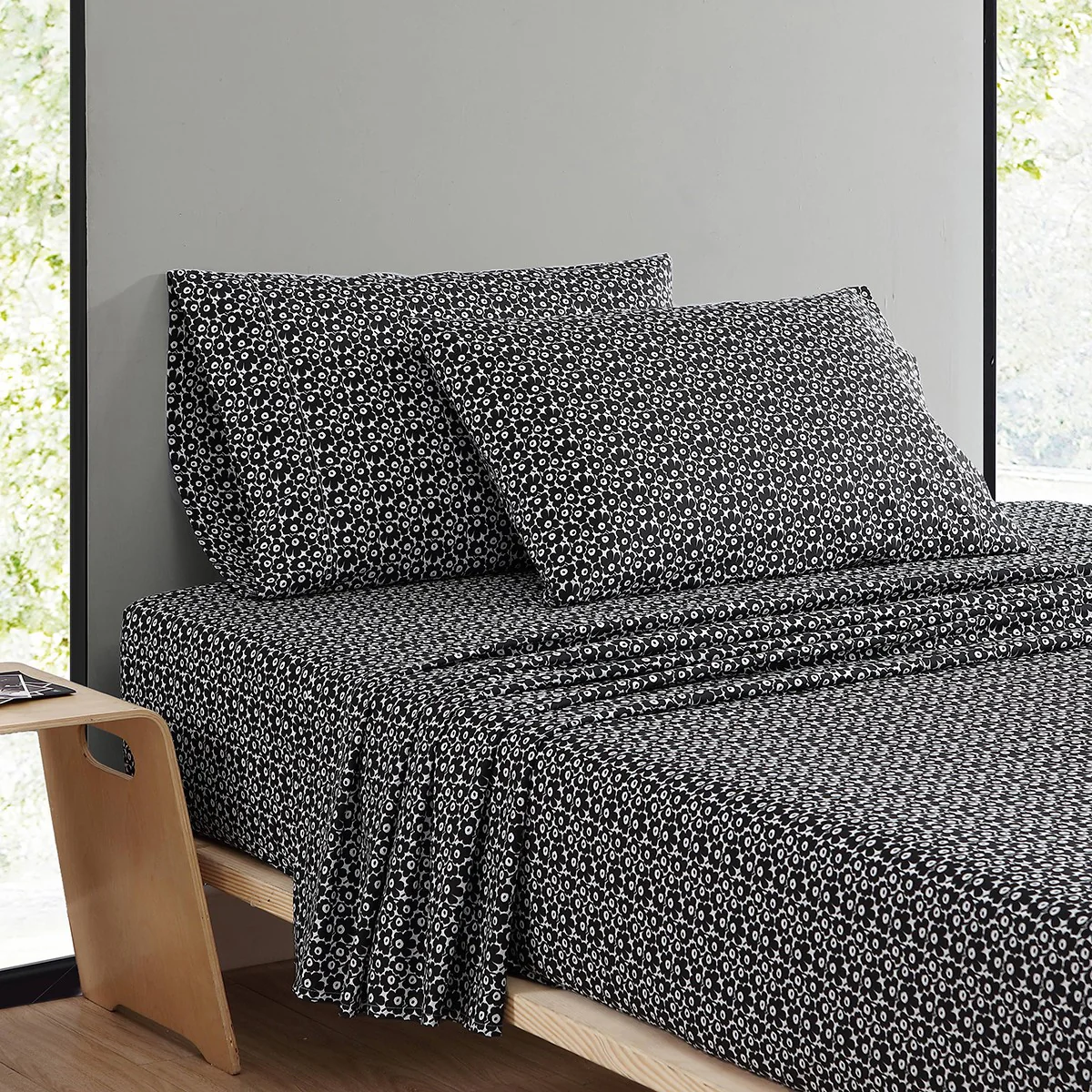 Marimekko Pikkuinen Unikko Black Full Sheet Set - Image 2