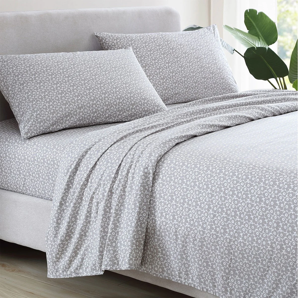 Marimekko Pikkuinen Unikko Grey Full Sheet Set - Image 2