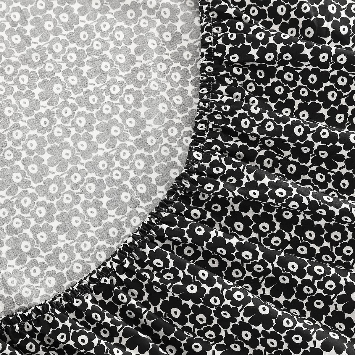 Marimekko Pikkuinen Unikko Black King Sheet Set - Image 5