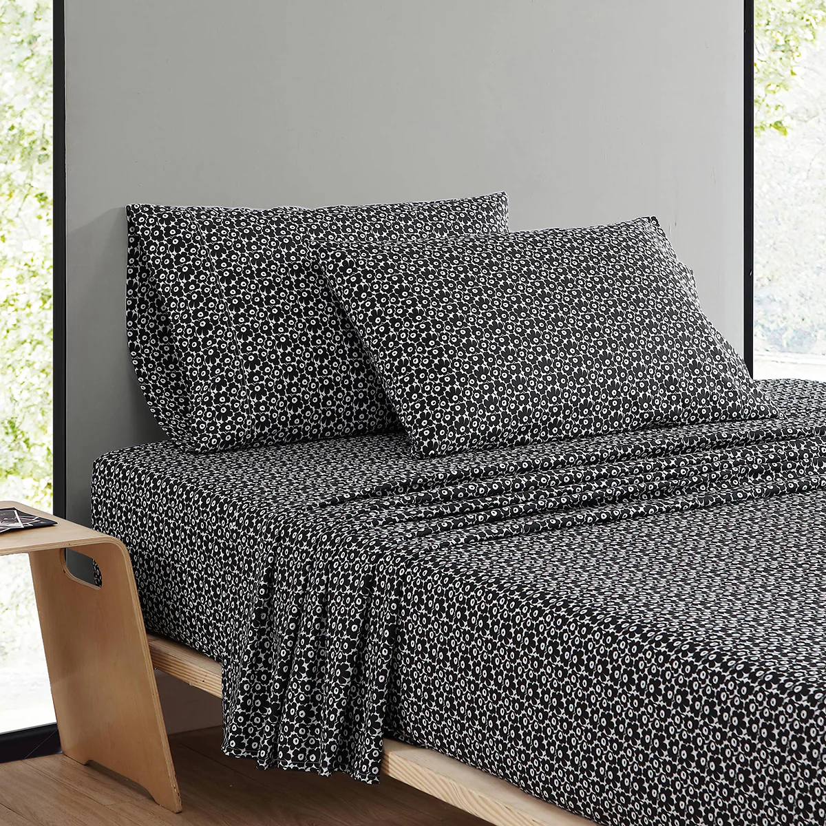 Marimekko Pikkuinen Unikko Black Standard Pillowcases - Set of 2 - Image 4