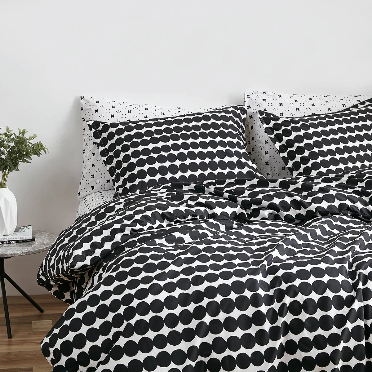 Marimekko Rasymatto White / Black King Duvet Cover Set - Image 4