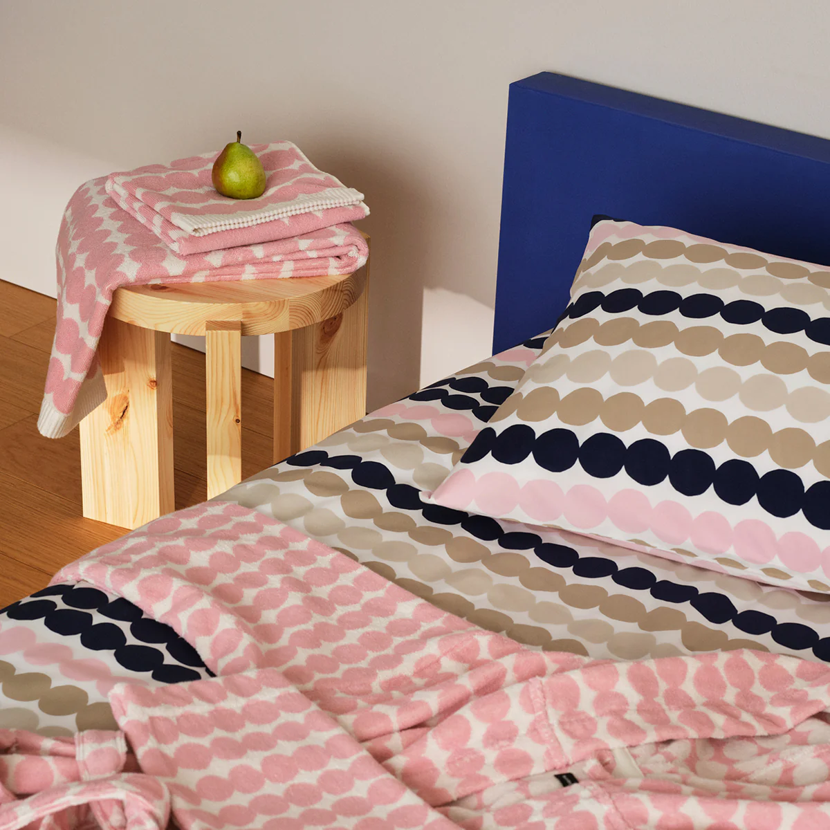 Marimekko Rasymatto Light Pink / White Bath Towel - Image 2