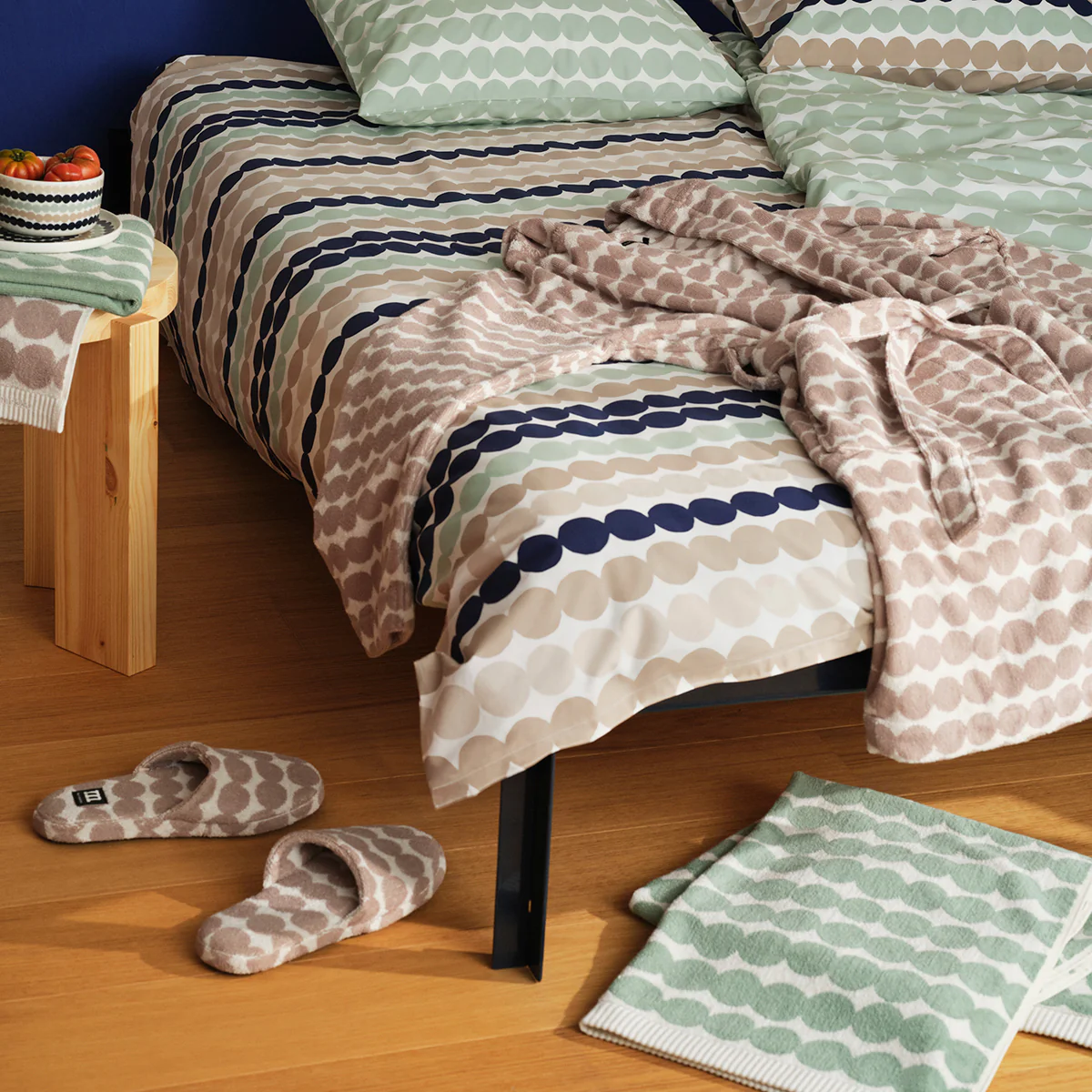 Marimekko Rasymatto Sage / White Bath Towel - Image 4